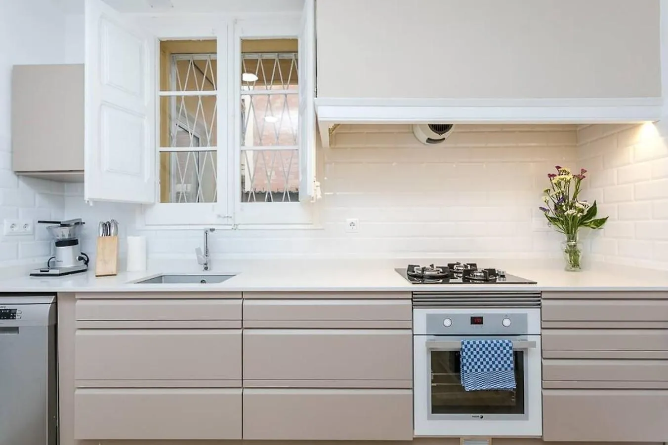 Lovely Designed Apt Connected To Center Villa Cornella de Llobregat 0*,  Spain