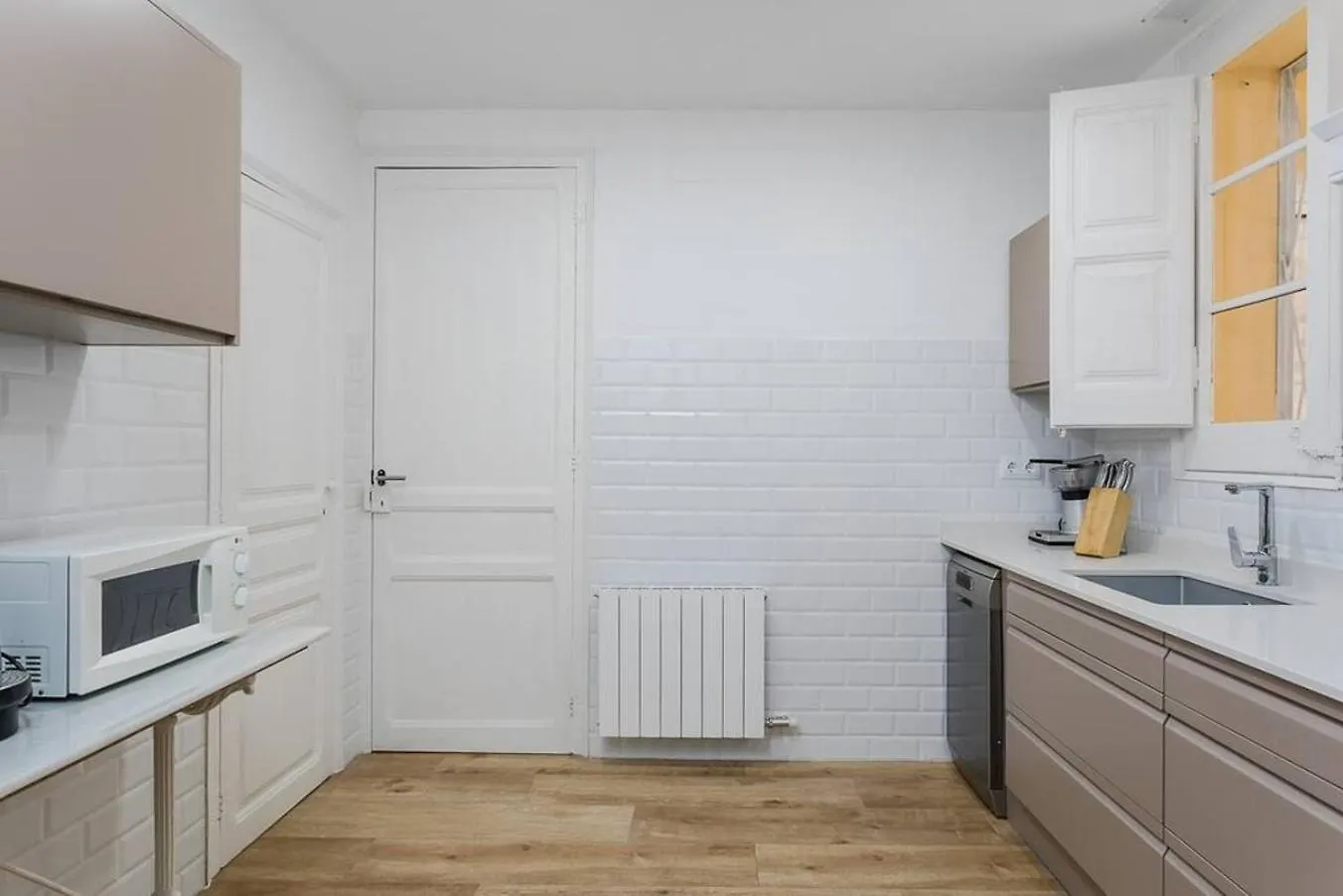 Lovely Designed Apt Connected To Center Cornella de Llobregat Holiday home