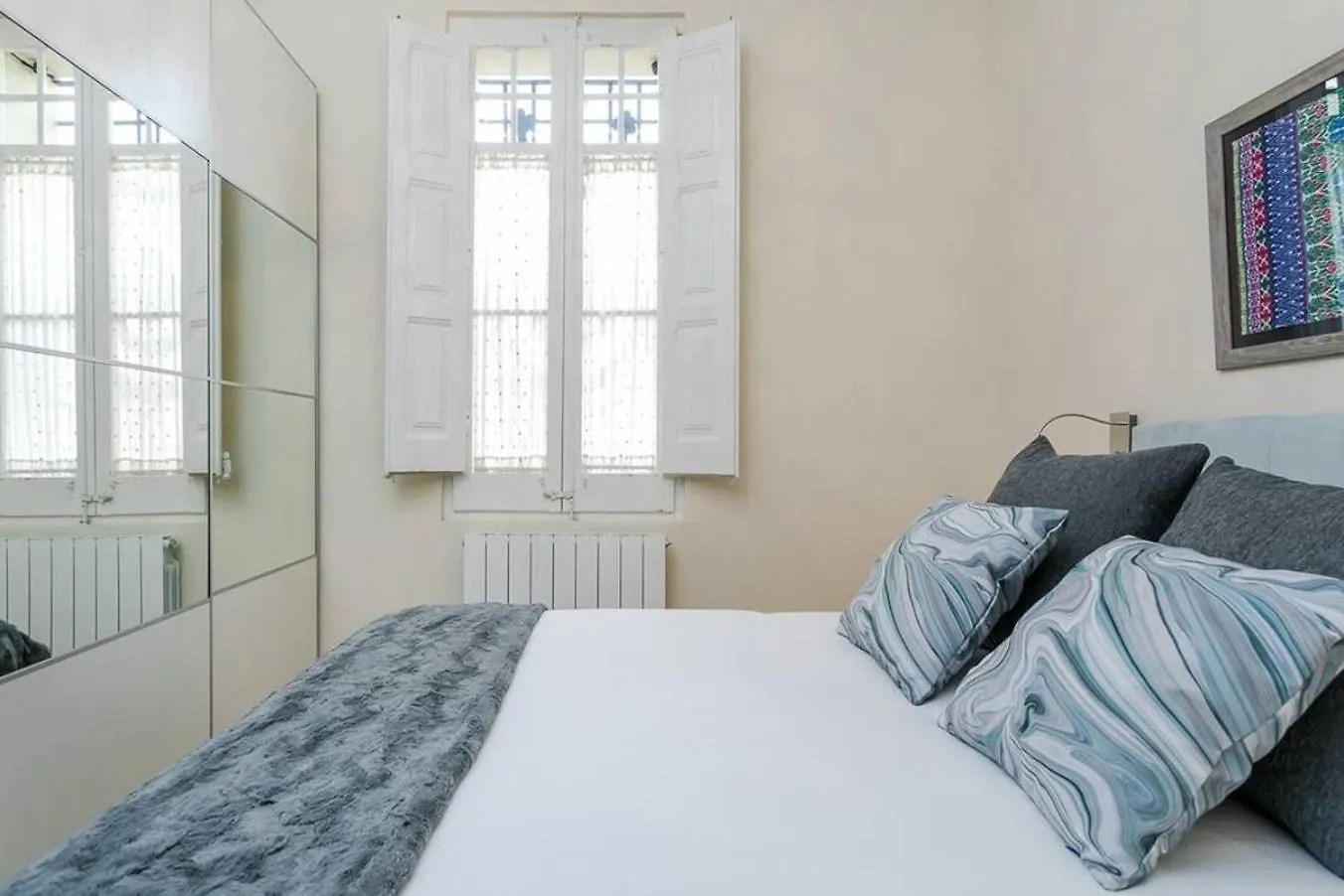 Lovely Designed Apt Connected To Center Cornella de Llobregat Spain